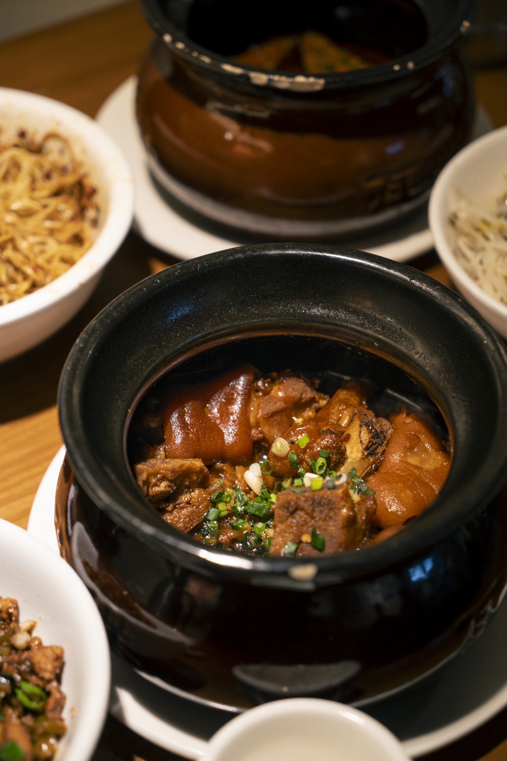 西长街总能带给我惊喜[憨笑]这一道道瓦罐菜香的嘞