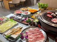 -围炉肉舍•炭烤活鳗•丹东海鲜烤肉(步行街店)