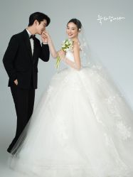 -雪中彩影婚纱摄影·微光艺术中心