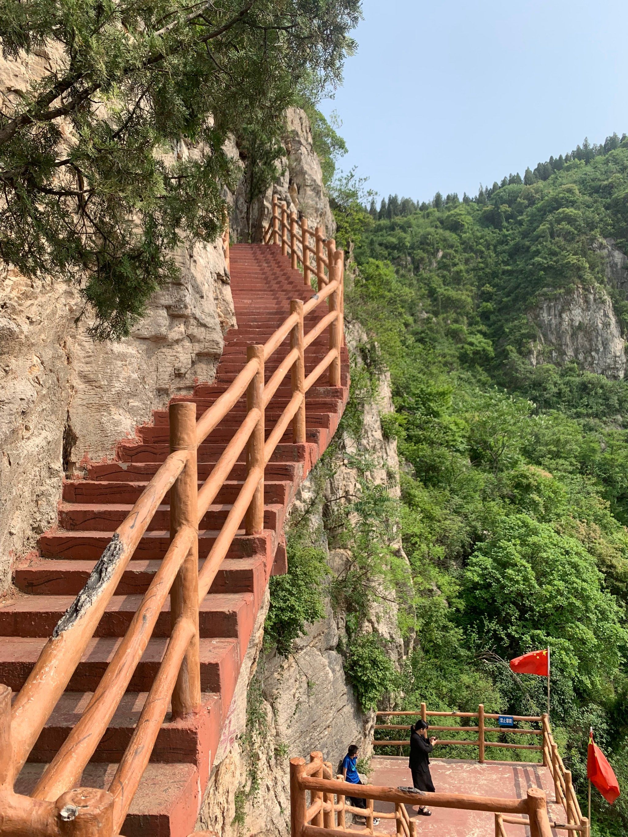 「章丘三王峪景区」盘山路景色不错,景区游乐设施多,又一次解锁玻璃
