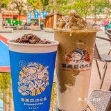 路过中贸，手捧一杯暖呼呼的豆沙牛乳真幸福‼️