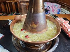 -果松木炭酸菜铜火锅·外婆参鸡汤