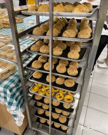 看点评知道的龙旗广场这里的永辉超市改成了仓储式的“大