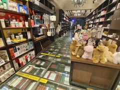 -钟书阁(松江泰晤士小镇店)