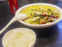 -渝是乎酸菜鱼(龙旗购物中心店)
