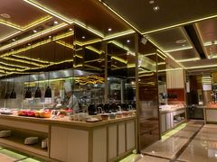 自助取餐区-大中华希尔顿酒店-念自助餐·嗨啤·小龙虾