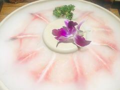 -老牌坊云南鱼豆花火锅(爱建店)