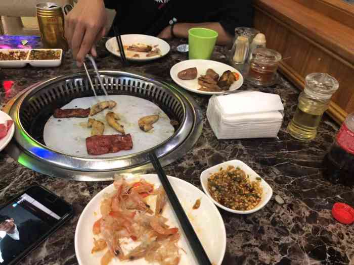 金瀚城韩式自助烤肉(吴江三里桥店)-"可能是人较多吧,服务不怎么样,.