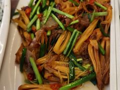 -蔼若春.传承三十年云南菜(金碧公园店)