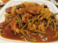 豆角排骨焖卷子排骨-穆鑫楼食府