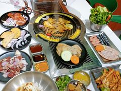 -山野的朋友露营炭火烤肉