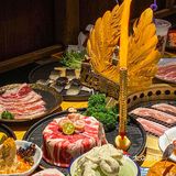 心中的深夜食堂模样 烤肉配小汉堡太绝🍔