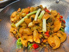 -阿瓦山寨·湘菜现炒·剁椒鱼头王(咸阳总店)
