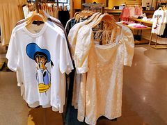 -URBAN REVIVO(济南领秀城贵和购物中心店)