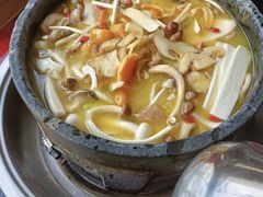 -南渝食府.墨脱石锅松茸鸡