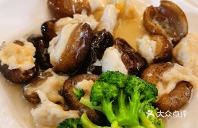 Blossom-Stuffed Abalone in Steamed Sponge