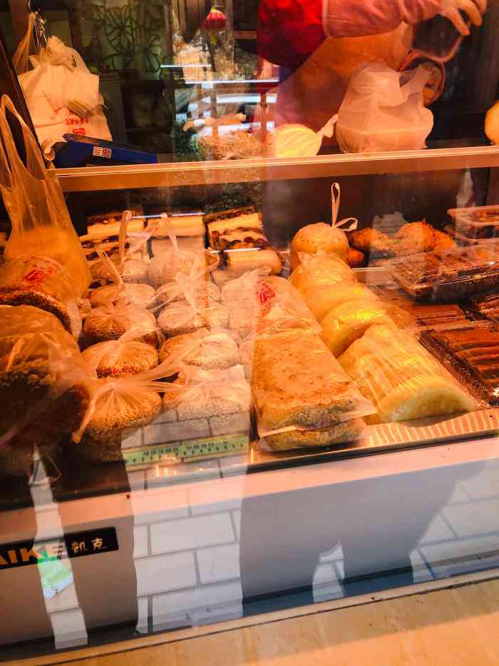 玉华台饭庄-"轮胎必比登的外卖窗口,碳水满满;开车走g.