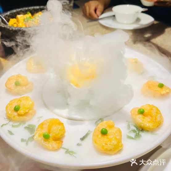 鲲·容和川菜艺术餐厅(花园路万达坊店)