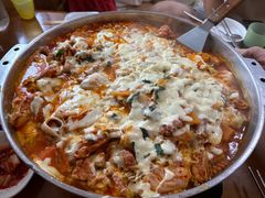 -亲昵春川鸡排(韩国美食街店)