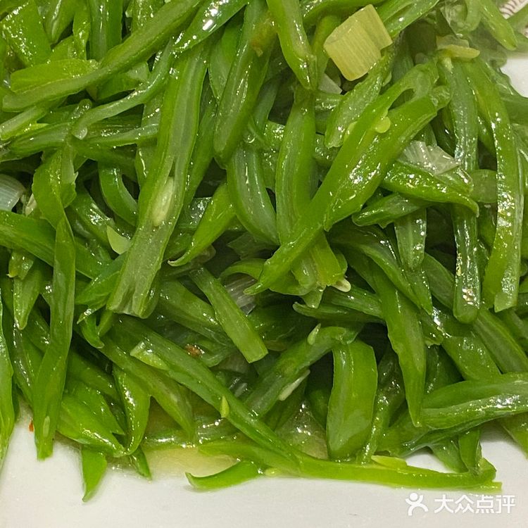 说是郑州前三名的信阳菜馆到这门口