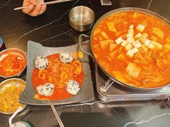 部队火锅-HONGA HONGA雄家(曹路店)