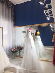 -觅白婚纱礼服馆