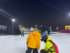 -华彬猛犸滑雪场