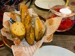 餐前面包-YUE·6·西式融合餐厅(外滩六号店)