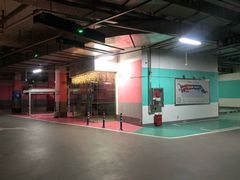 -万达广场菱角湖店-地面停车场