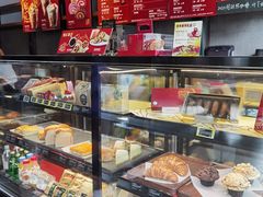面包甜点陈列柜-星巴克(南京老门东店)