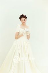-曼青婚纱礼服馆