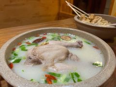 参鸡汤-百年石锅饭·朝鲜族传统民餐