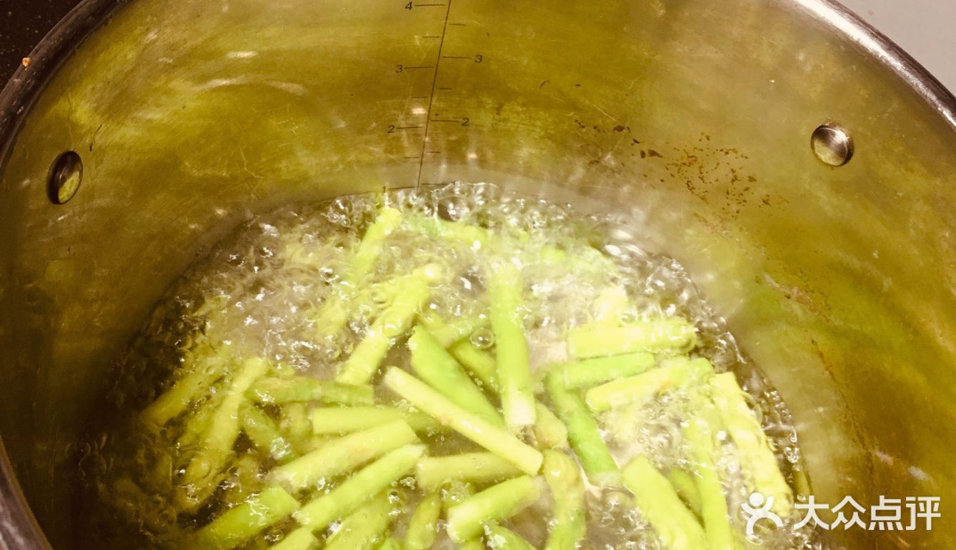 家庭菜之菜椒炒芦笋，颜色好看又好吃