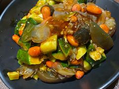 -曼听小寨海鲜烧烤·大连辣炒大王(盖州街店)