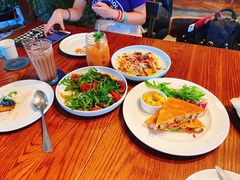 -ROAST coffee & eatery