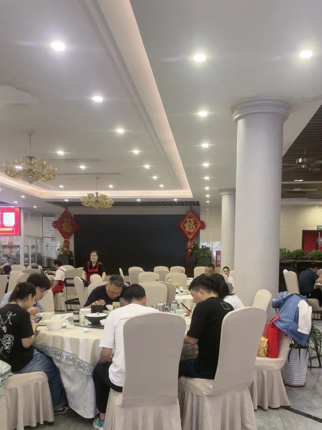 小厨坊土烧鱼头盛和店之前经常来吃家宴物美