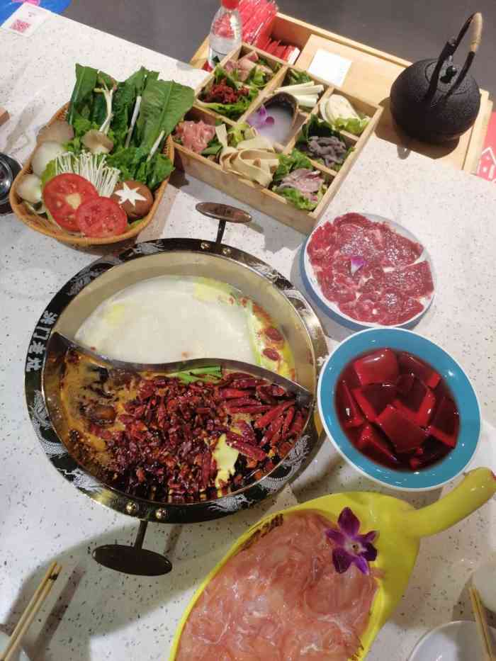 洪门老灶自助火锅-"总体感觉口味和四川火锅比还是差点,不过闻.
