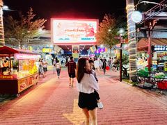 -三亚火车头万人海鲜广场