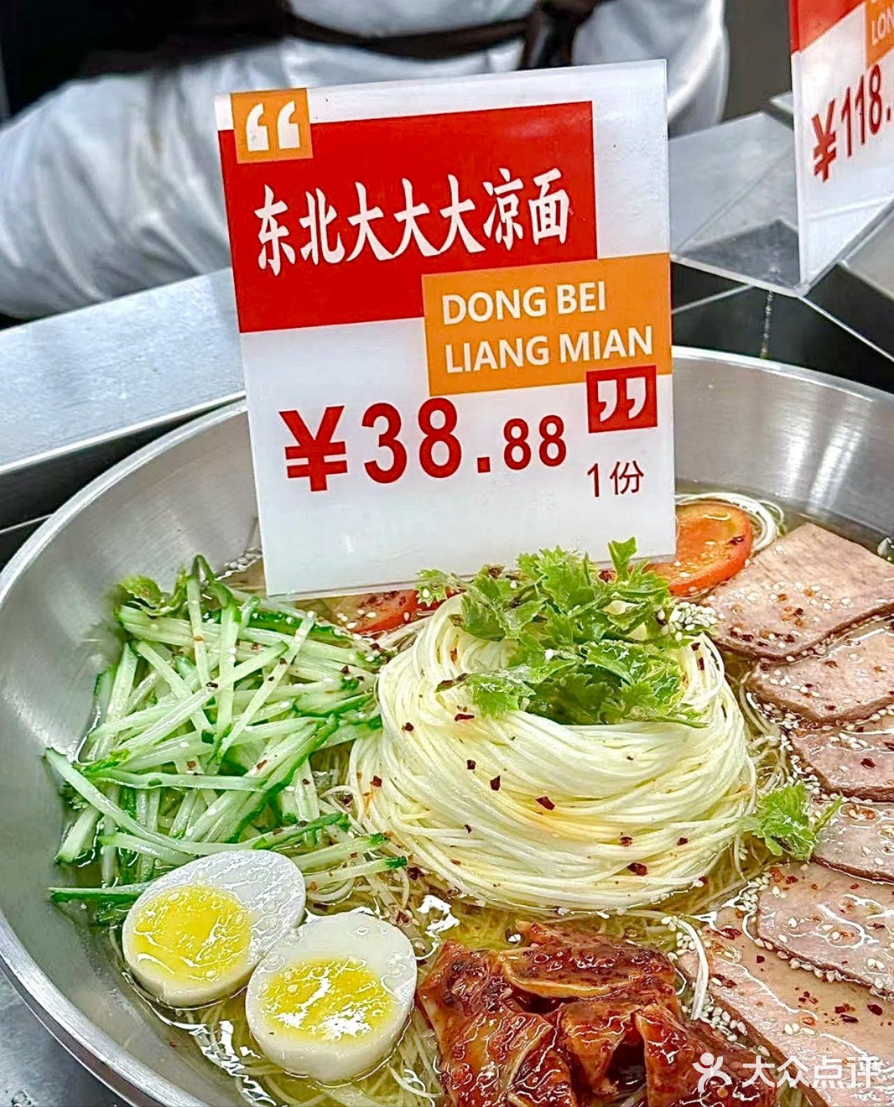 “烟火气中烧烤聚会的乐趣与美味共享”