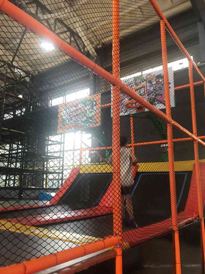 跃客蹦床公园m60店