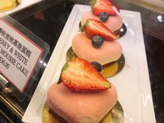 樱桃蜜桃慕施蛋糕-老佛爷饼店