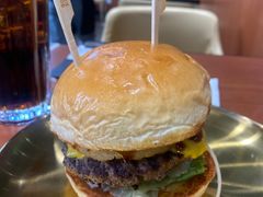 焦糖烤菠萝牛肉汉堡-魏斯理汉堡(西安沣东吾悦店)