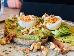 牛油果煮蛋吐司-RAC BAR(安福路店)