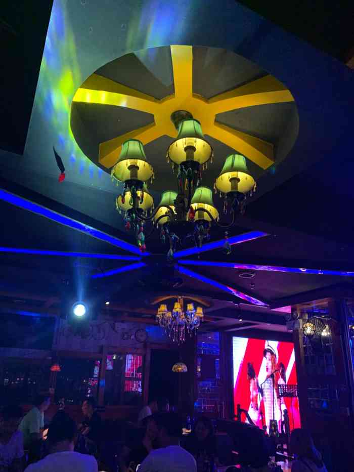 相约酒馆(桃源店)-"店面外部设计很简洁,没那么霓虹闪烁,安安.