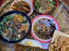 -爆炸头阿姨小四川正宗川味小吃(无任何分店)