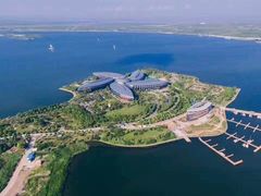 -上海滴水湖皇冠假日酒店