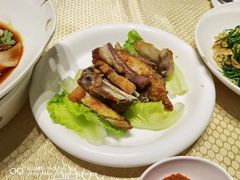馕坑果木烤羊排-巴扎美食·新疆菜·西域歌舞表演餐厅(新疆大厦店)