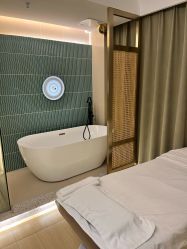 -悦瑢港湾科技美肤芳疗美容