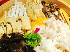 菌菇拼盘-尚尚仙·酸汤猪手·猪肚鸡火锅(华联万柳购物中心店)