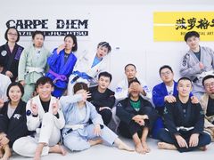 -菠萝格斗巴西柔术训练馆